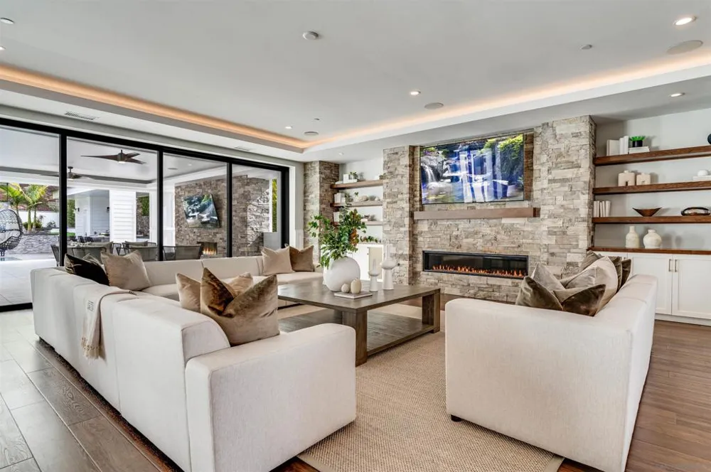 6389 Castejon La Jolla, CA 92037
