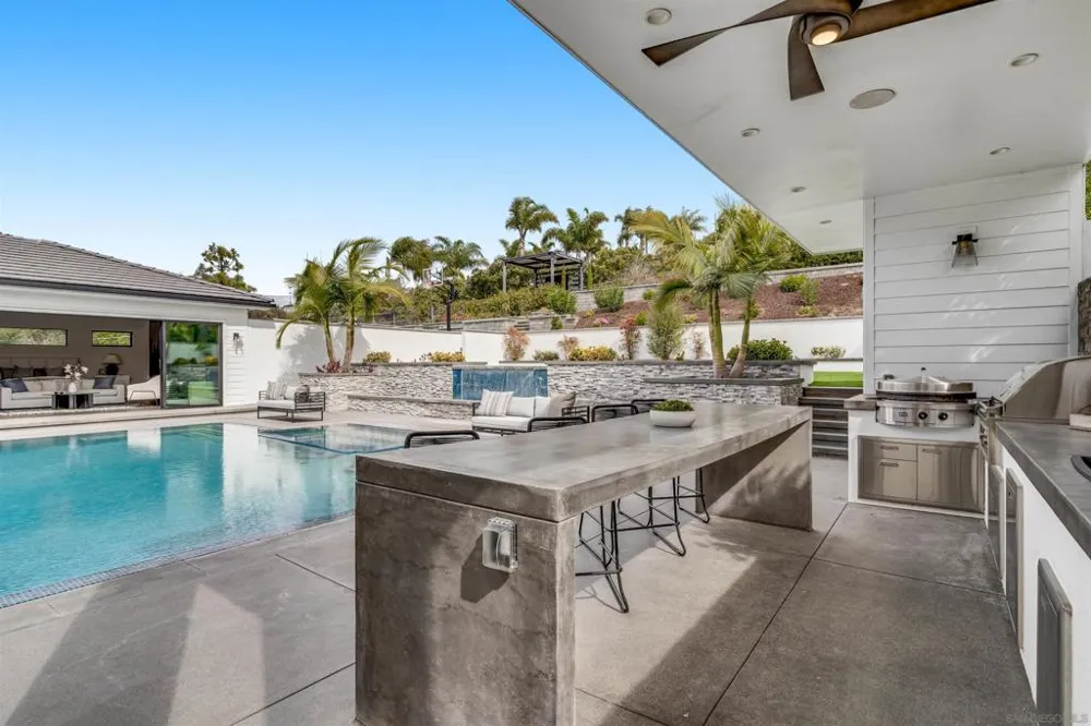 6389 Castejon La Jolla, CA 92037