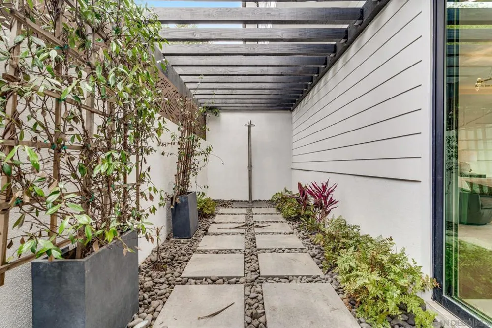 6389 Castejon La Jolla, CA 92037