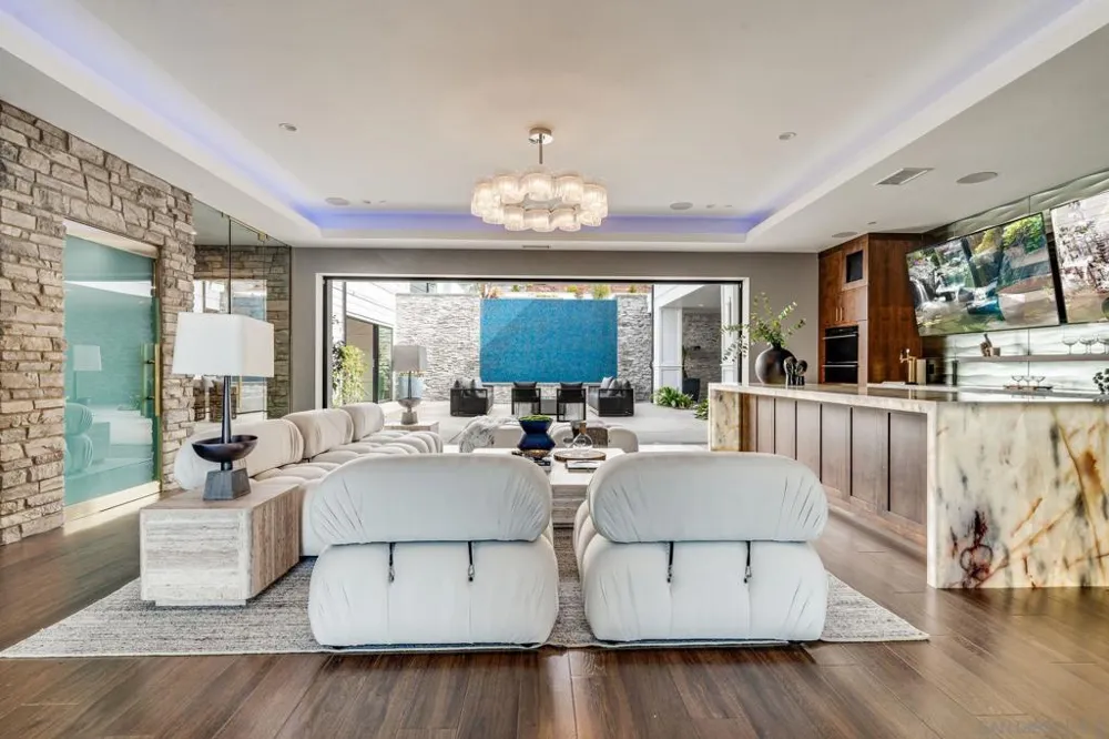 6389 Castejon La Jolla, CA 92037