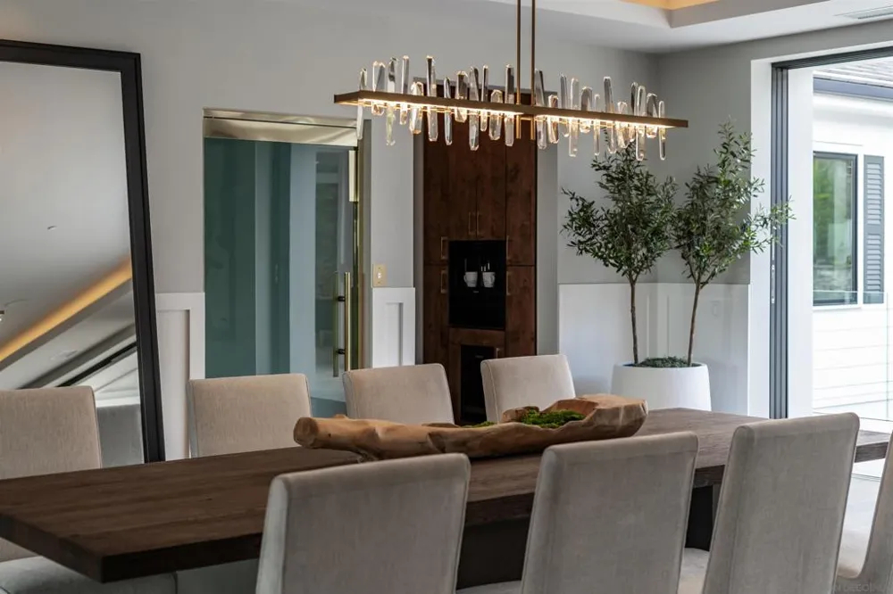 6389 Castejon La Jolla, CA 92037