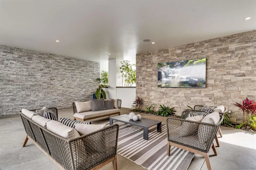 6389 Castejon La Jolla, CA 92037
