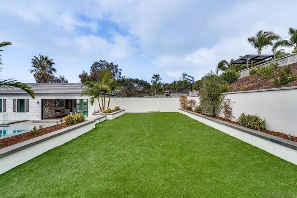 6389 Castejon La Jolla, CA 92037