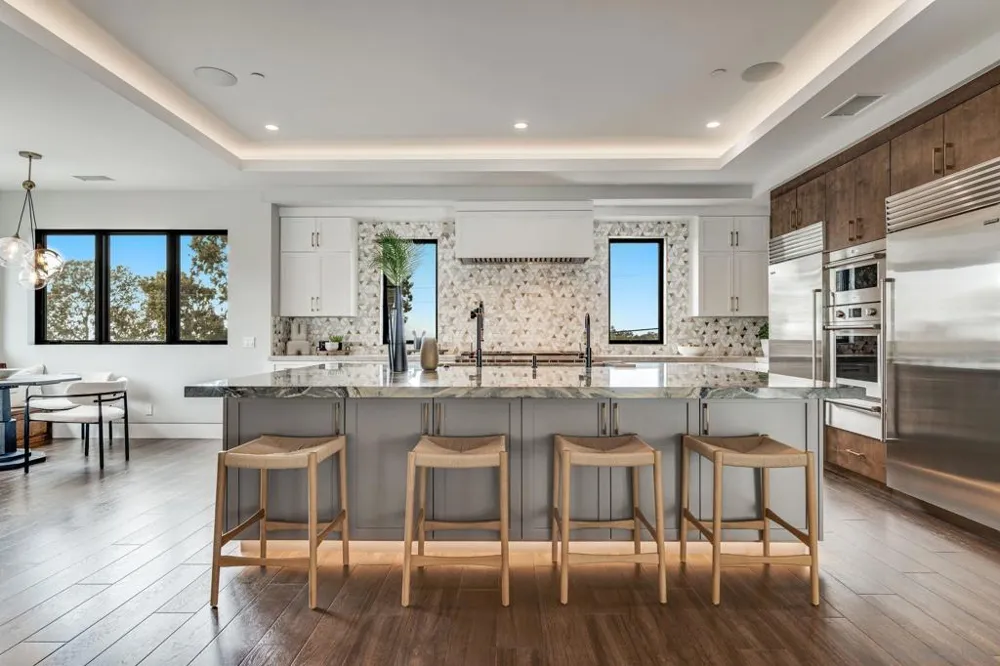 6389 Castejon La Jolla, CA 92037
