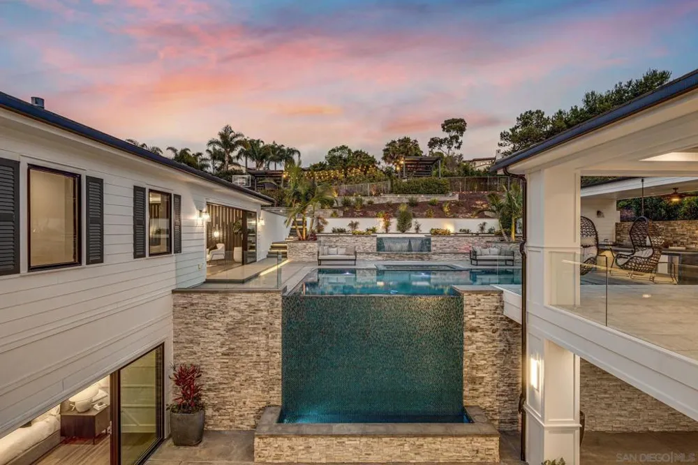 6389 Castejon La Jolla, CA 92037