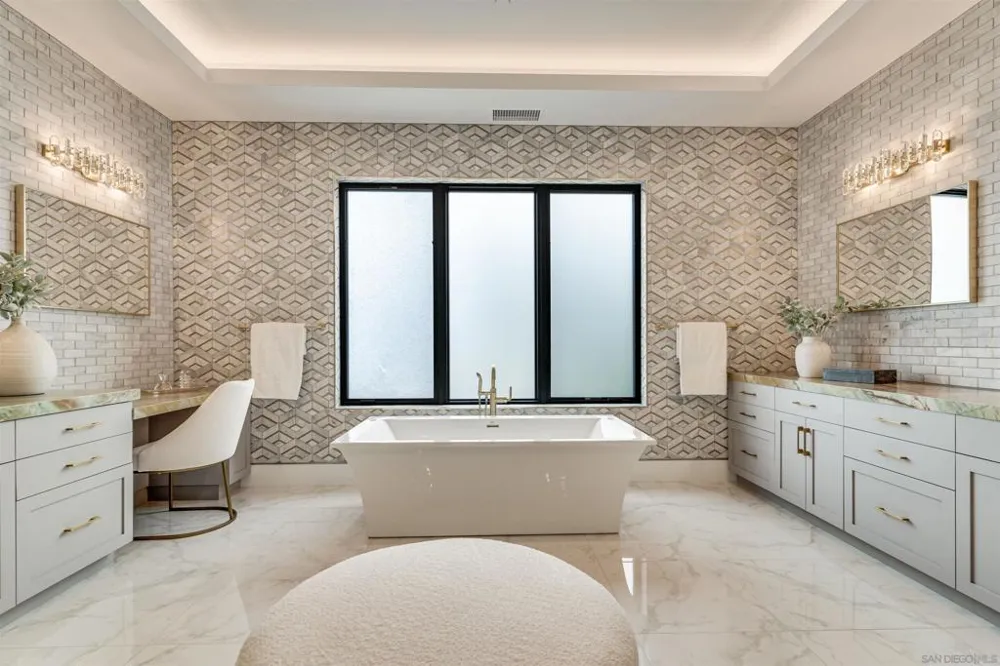 6389 Castejon La Jolla, CA 92037