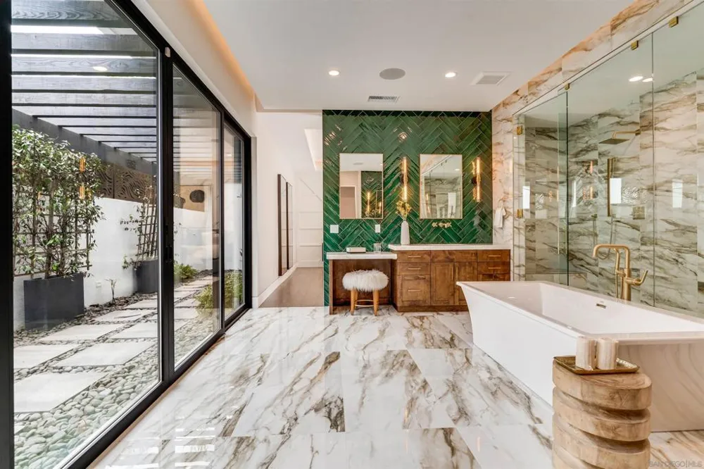 6389 Castejon La Jolla, CA 92037