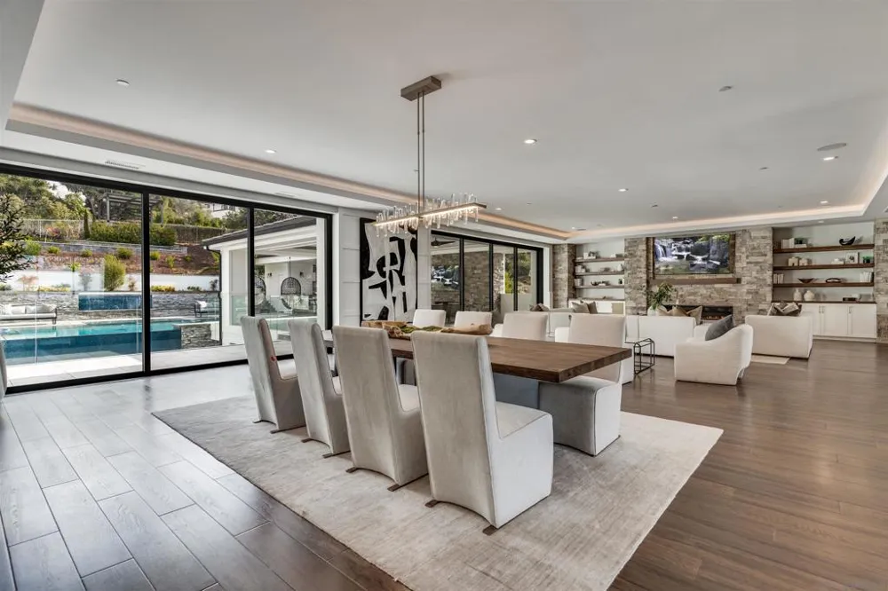 6389 Castejon La Jolla, CA 92037