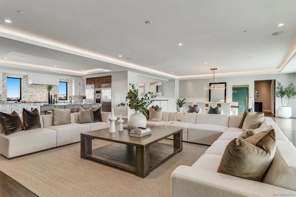 6389 Castejon La Jolla, CA 92037
