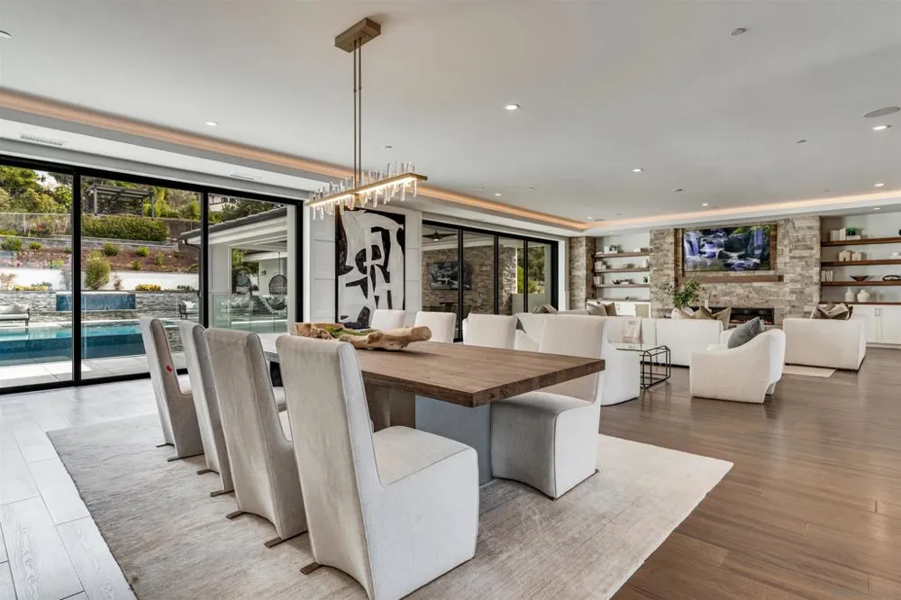 6389 Castejon La Jolla, CA 92037