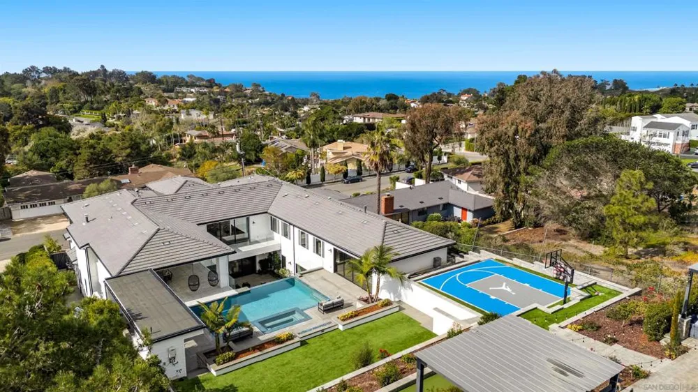 6389 Castejon La Jolla, CA 92037