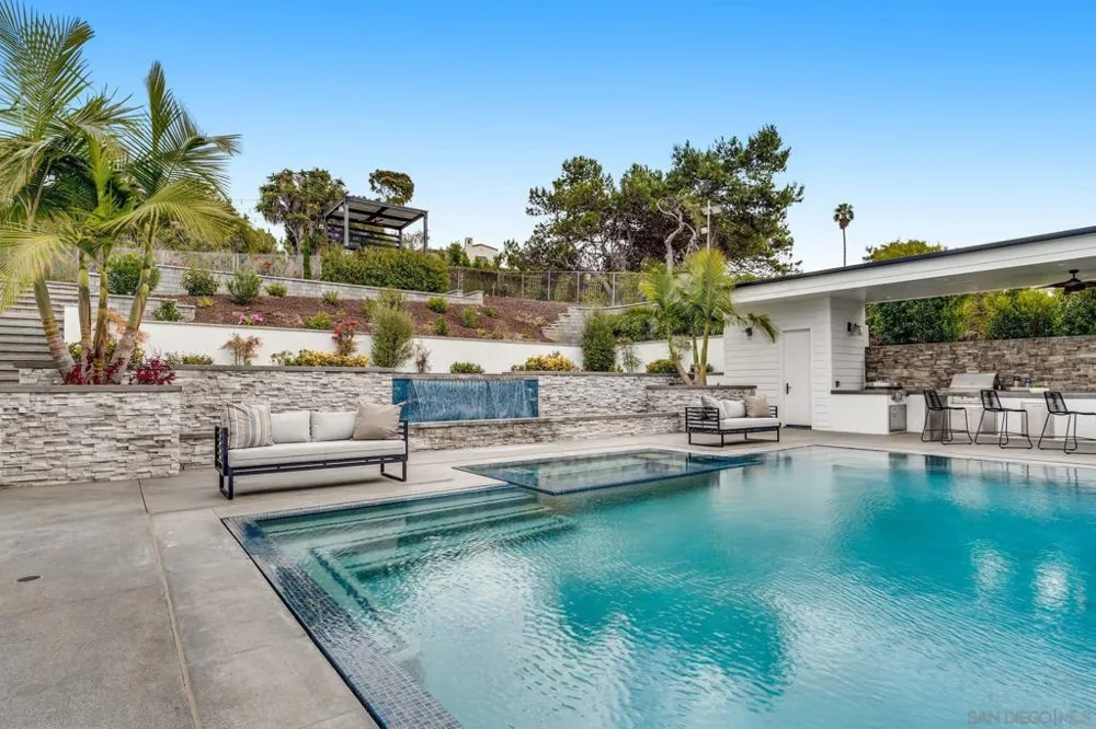 6389 Castejon La Jolla, CA 92037