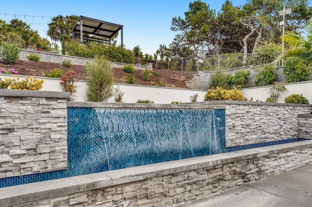 6389 Castejon La Jolla, CA 92037