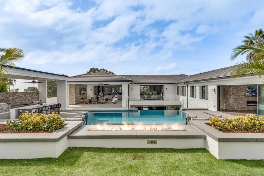 6389 Castejon La Jolla, CA 92037