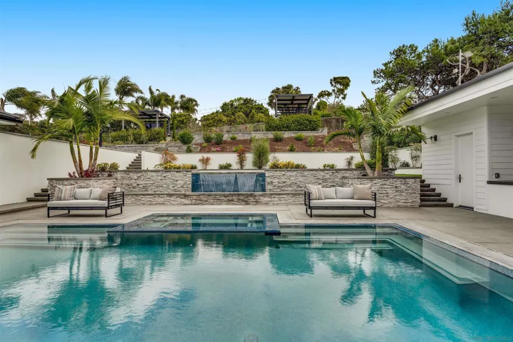 6389 Castejon La Jolla, CA 92037
