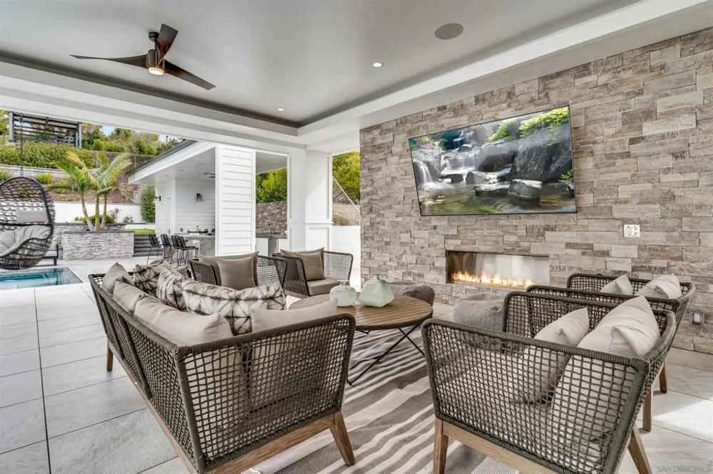 6389 Castejon La Jolla, CA 92037