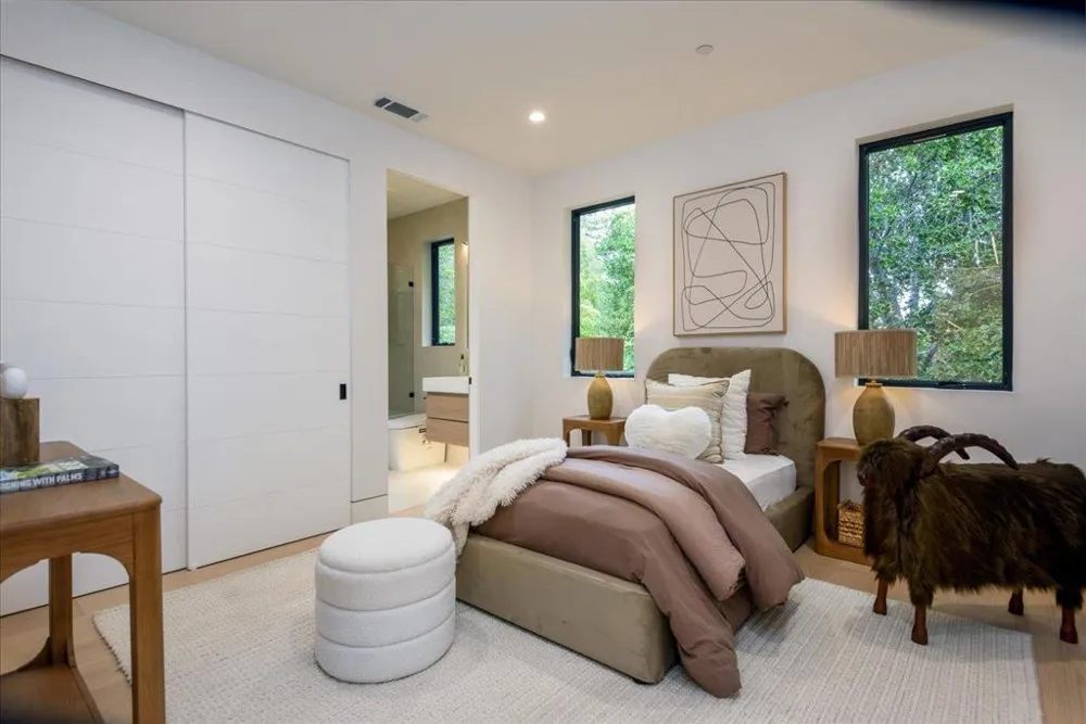 3841 Alameda De Las Pulgas Menlo Park, CA 94025