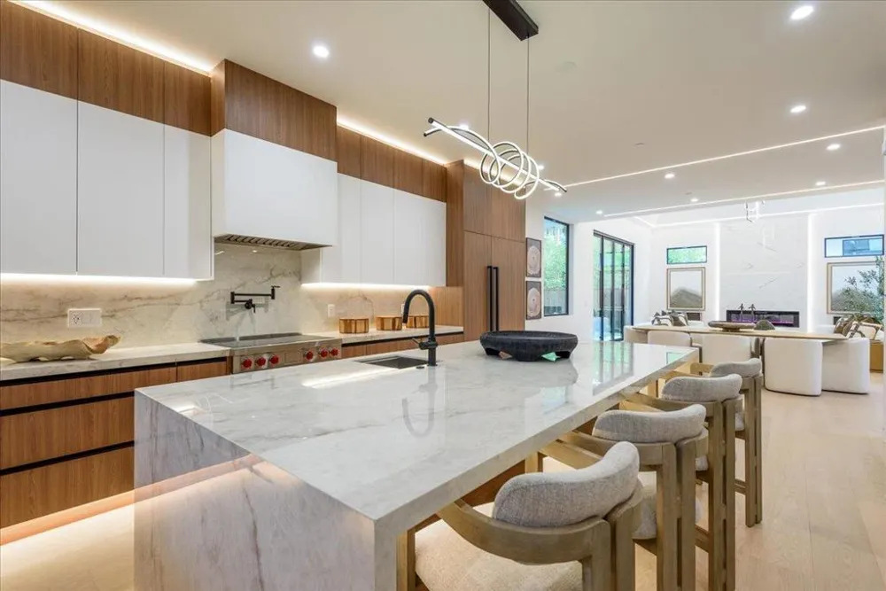 3841 Alameda De Las Pulgas Menlo Park, CA 94025