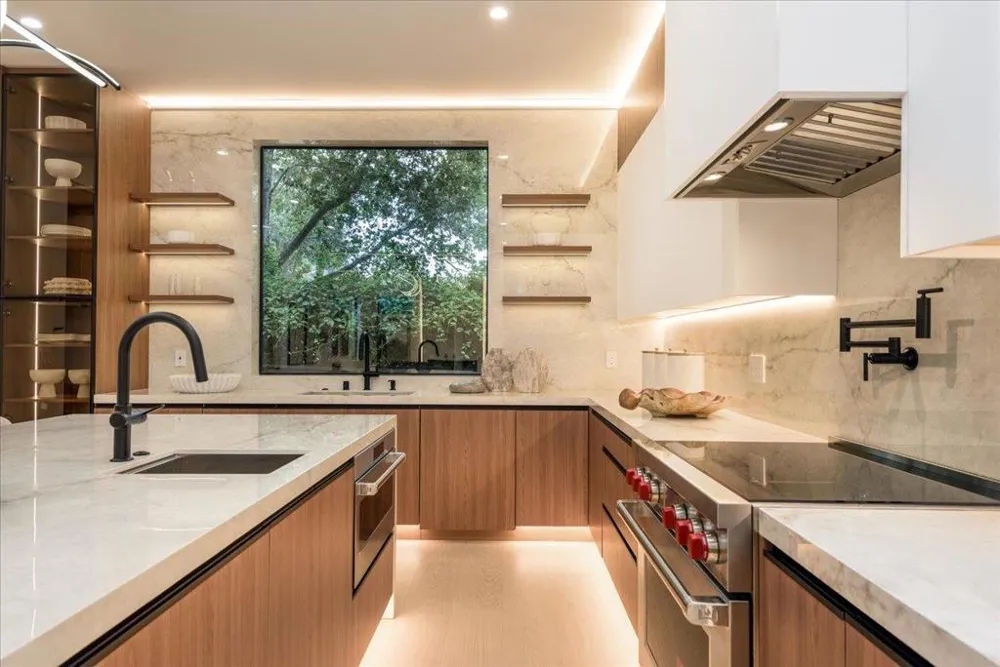 3841 Alameda De Las Pulgas Menlo Park, CA 94025