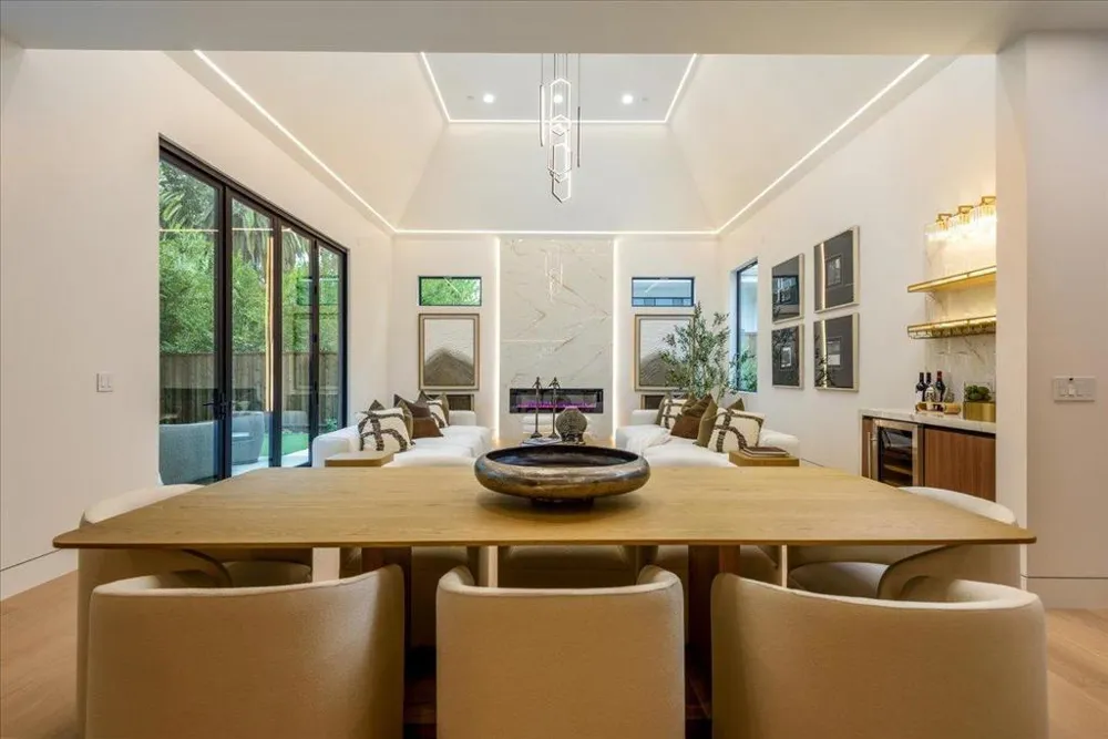 3841 Alameda De Las Pulgas Menlo Park, CA 94025