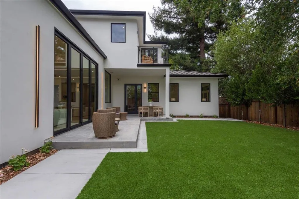 3841 Alameda De Las Pulgas Menlo Park, CA 94025