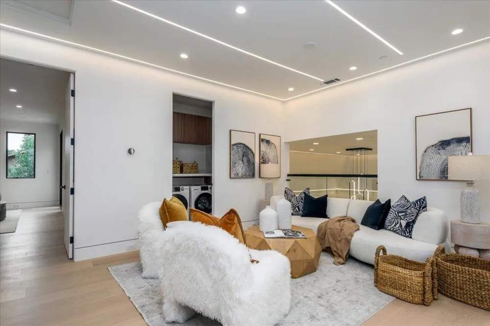 3841 Alameda De Las Pulgas Menlo Park, CA 94025