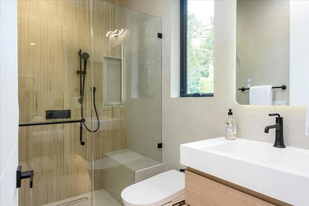 3841 Alameda De Las Pulgas Menlo Park, CA 94025