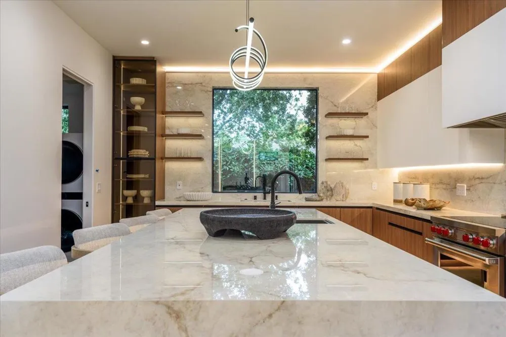 3841 Alameda De Las Pulgas Menlo Park, CA 94025