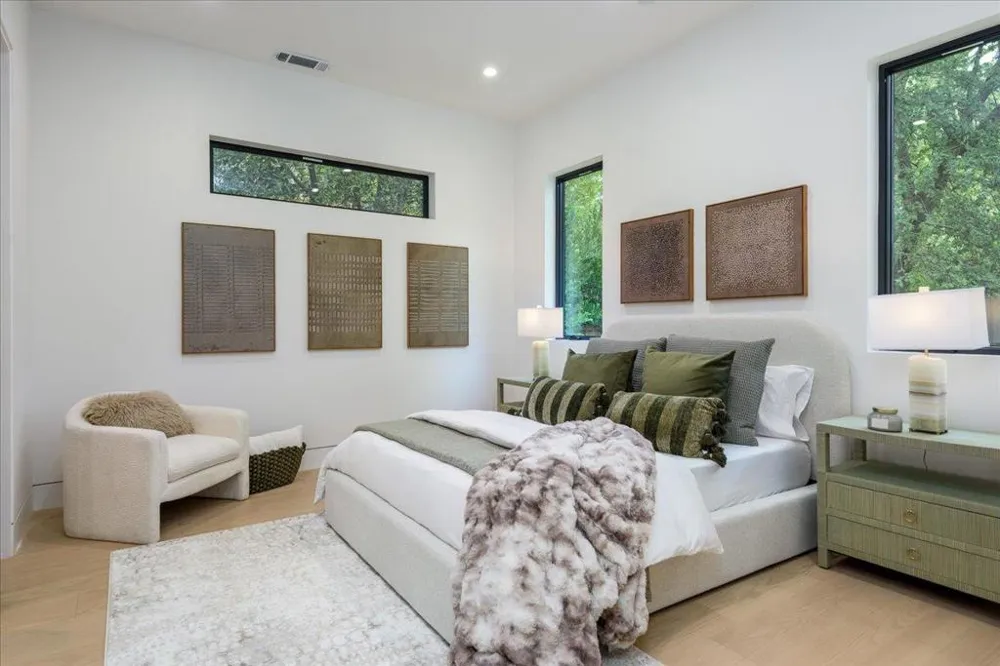 3841 Alameda De Las Pulgas Menlo Park, CA 94025