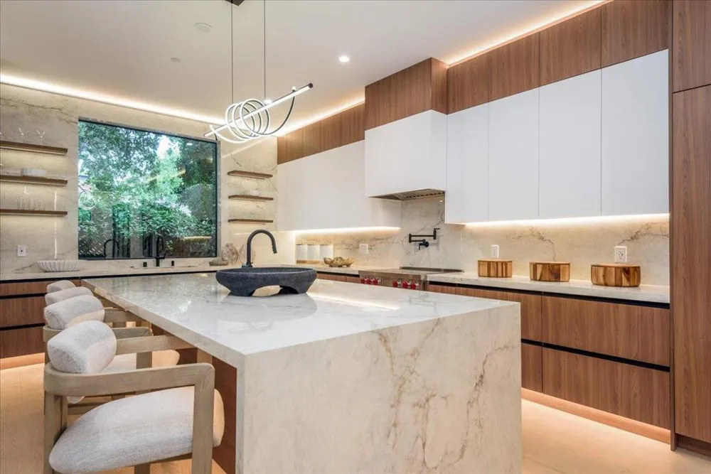 3841 Alameda De Las Pulgas Menlo Park, CA 94025