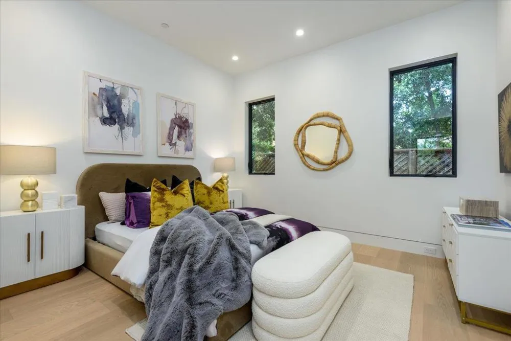 3841 Alameda De Las Pulgas Menlo Park, CA 94025