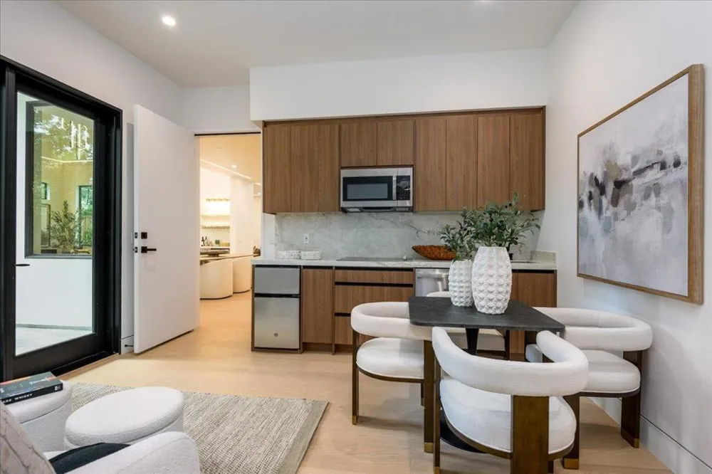 3841 Alameda De Las Pulgas Menlo Park, CA 94025