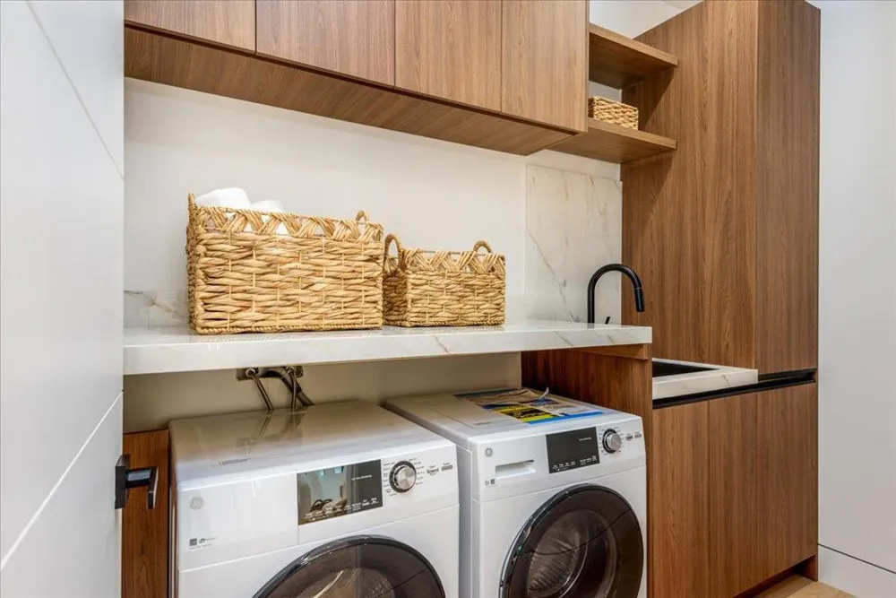 3841 Alameda De Las Pulgas Menlo Park, CA 94025