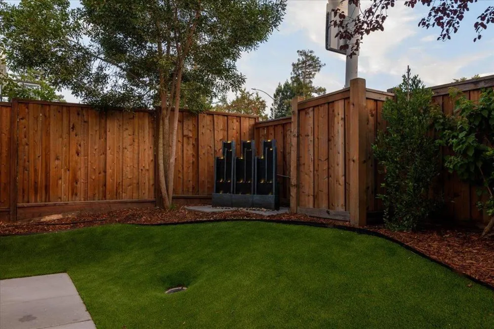 3841 Alameda De Las Pulgas Menlo Park, CA 94025
