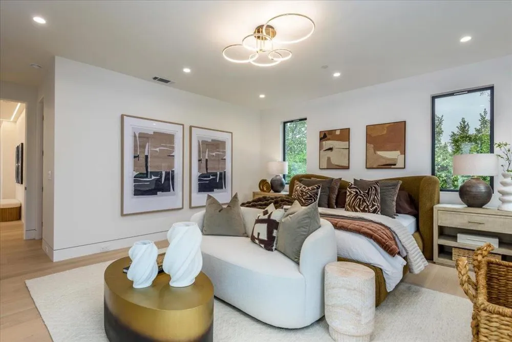 3841 Alameda De Las Pulgas Menlo Park, CA 94025