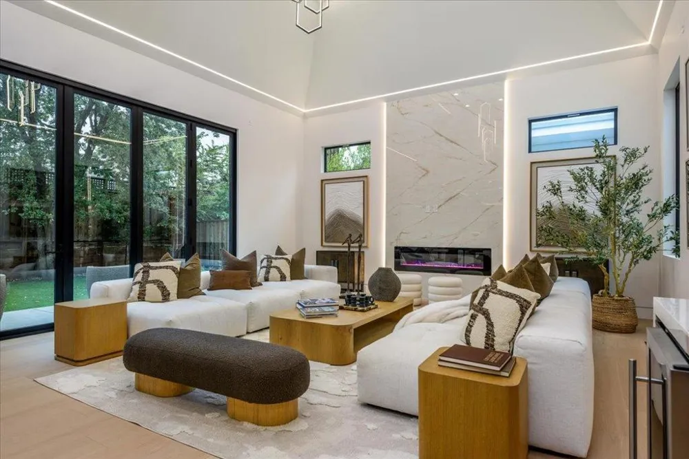 3841 Alameda De Las Pulgas Menlo Park, CA 94025