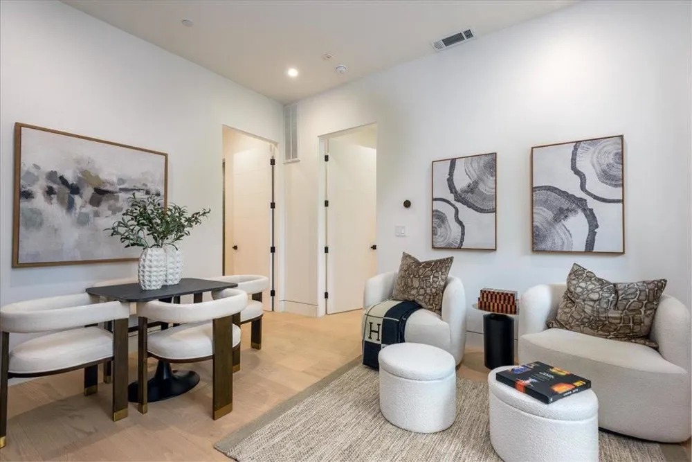 3841 Alameda De Las Pulgas Menlo Park, CA 94025