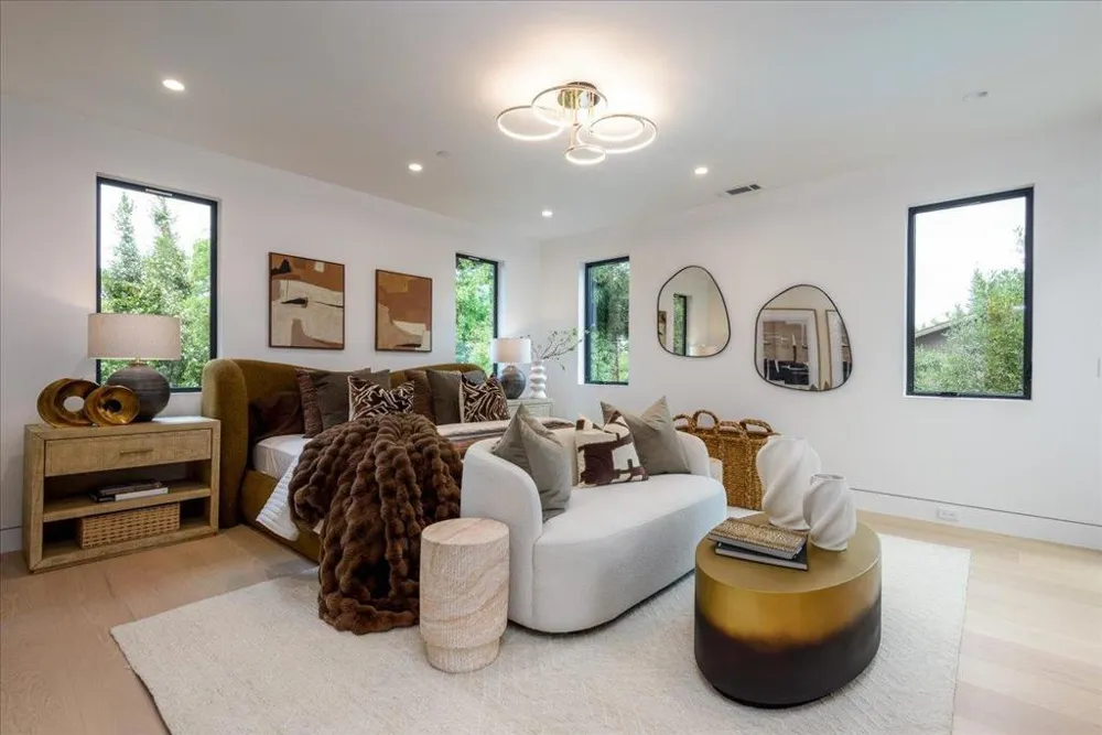 3841 Alameda De Las Pulgas Menlo Park, CA 94025