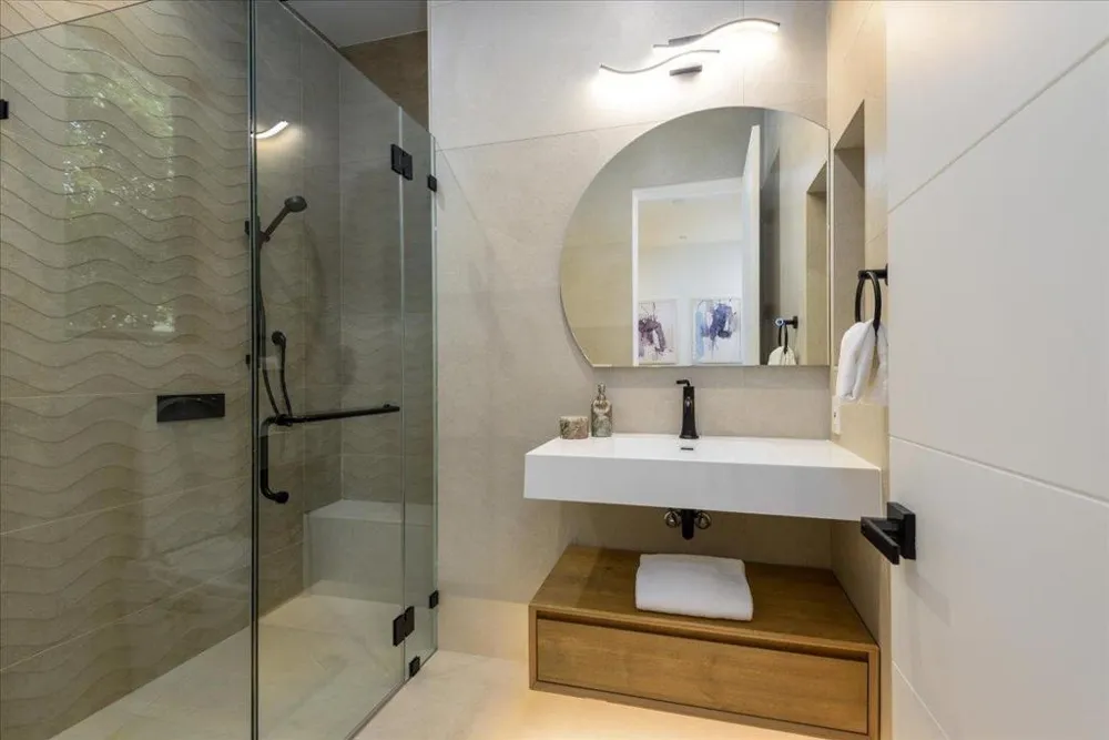 3841 Alameda De Las Pulgas Menlo Park, CA 94025