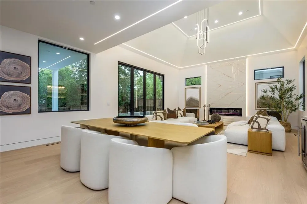 3841 Alameda De Las Pulgas Menlo Park, CA 94025