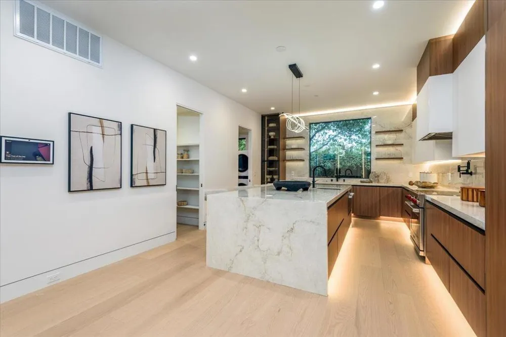 3841 Alameda De Las Pulgas Menlo Park, CA 94025