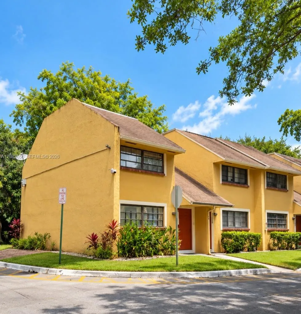 3158 Pine Island Rd #907 Sunrise, FL 33351