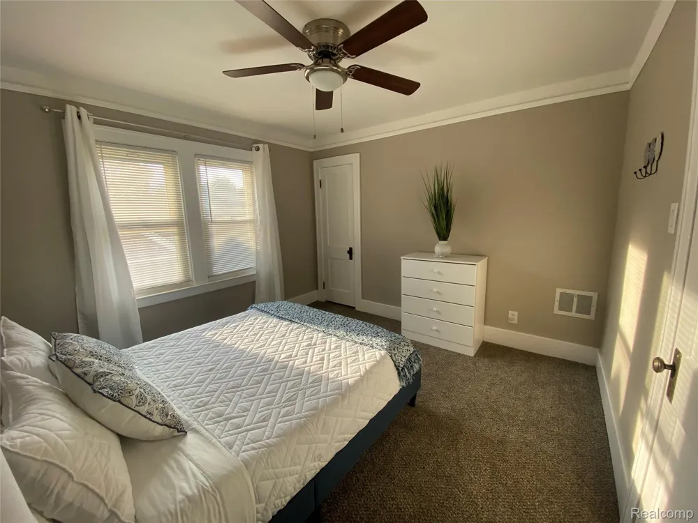 15551 Park Avenue Eastpointe City, MI 48021