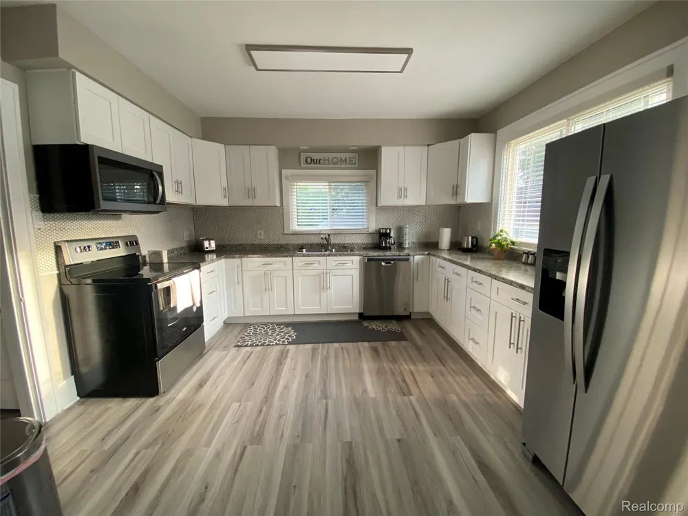 15551 Park Avenue Eastpointe City, MI 48021
