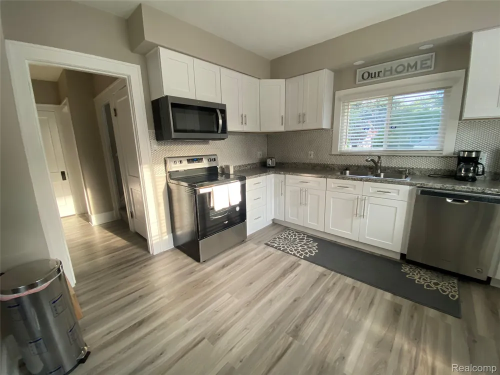 15551 Park Avenue Eastpointe City, MI 48021
