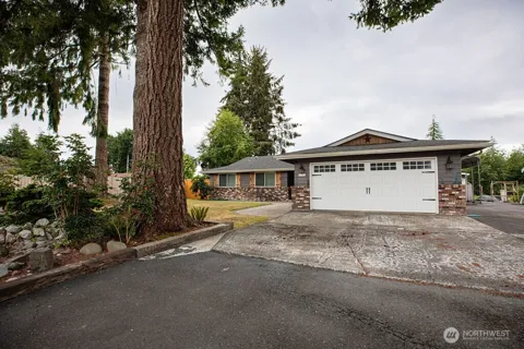 853 Robin Hood Loop