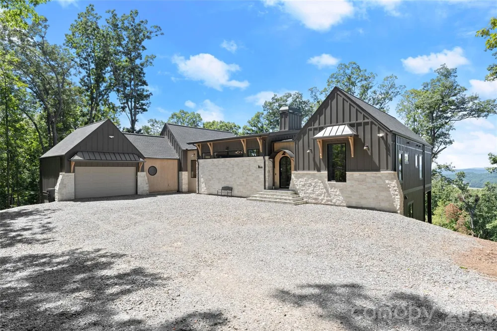 724 Grand Laurel Way Brasstown, NC 28902