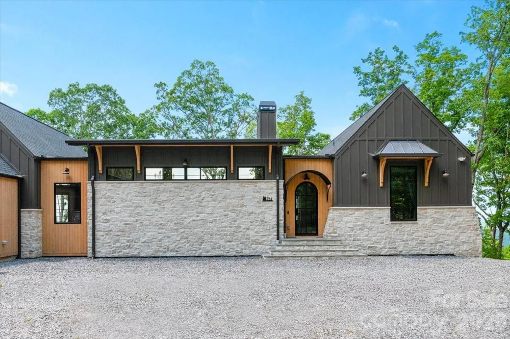 724 Grand Laurel Way Brasstown, NC 28902