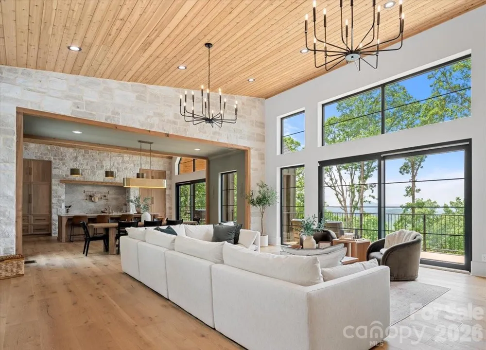 724 Grand Laurel Way Brasstown, NC 28902