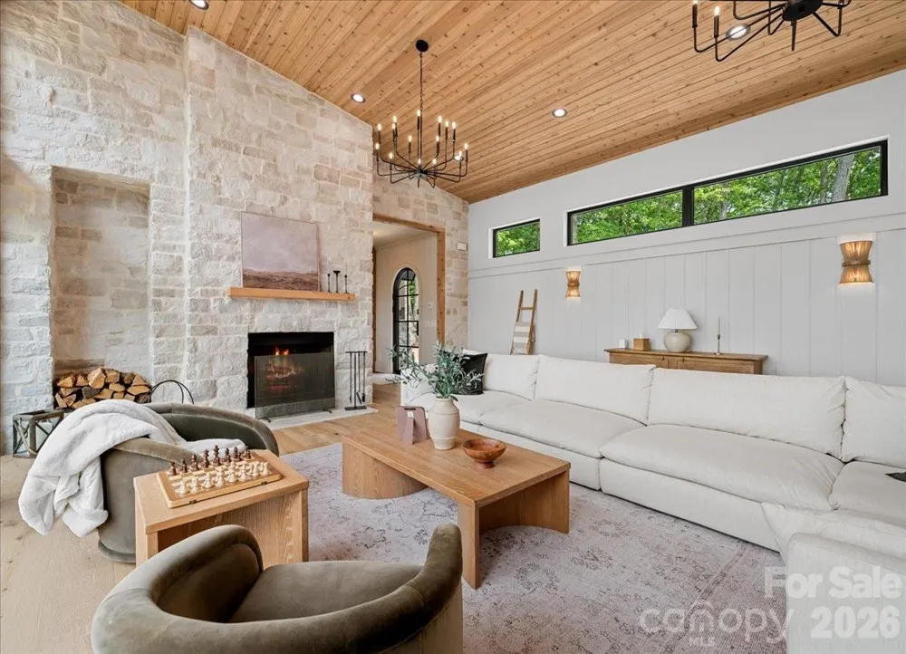 724 Grand Laurel Way Brasstown, NC 28902